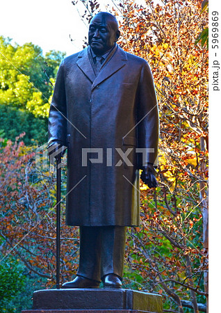 吉田茂の銅像（北の丸公園／東京都千代田区） 5969869