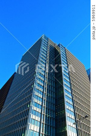 高層ビルと青空（東京都千代田区） 5969911