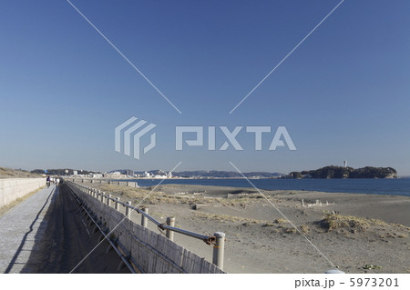 鵠沼海水浴場と江の島 5973201