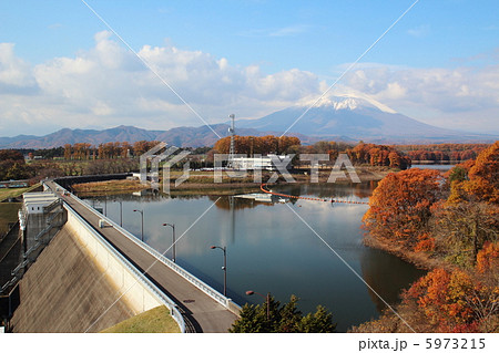 東側から見た１１月の四十四田ダム 5973215