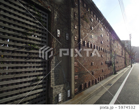 門司港のレトロなレンガ壁 5974532