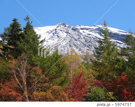 大沢駐車場からの富士冠雪と紅葉 大沢駐車場からの富士冠雪と紅葉 5974737