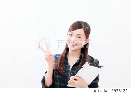 アイパッドと女性 5978122