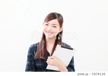 アイパッドと女性 5978130