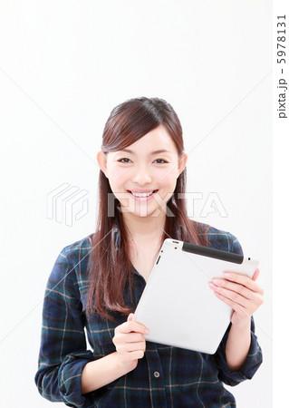アイパッドと女性 5978131