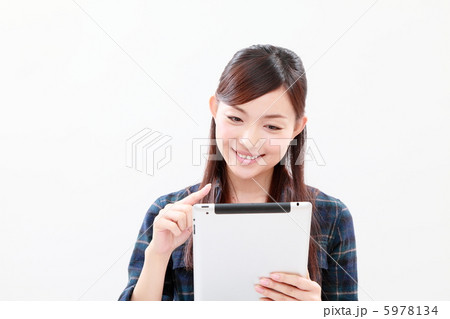 アイパッドと女性 5978134