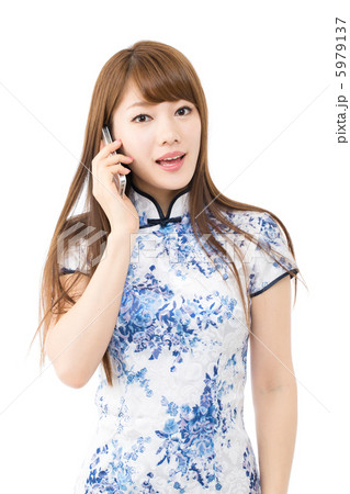 チャイナドレスの女性 5979137