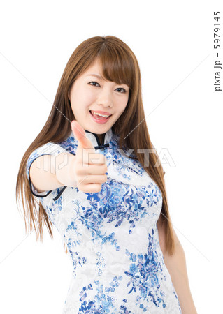 チャイナドレスの女性 5979145