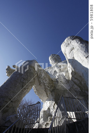 大串貝塚（世界最古）の巨人像　ダイダラボウ 5981808