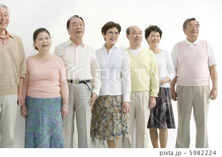 シニア男女のポートレート 5982224