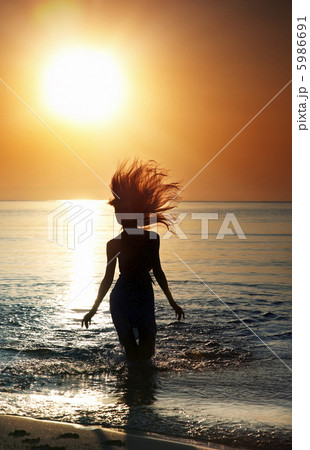 Run in magic sunset 5986691