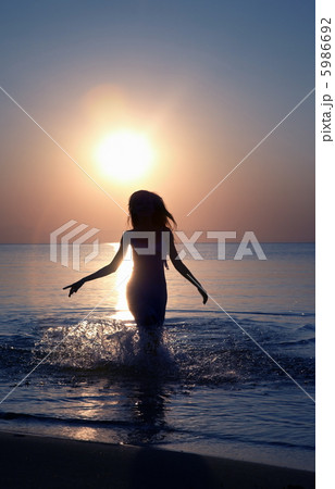 Sunset beauty 5986692