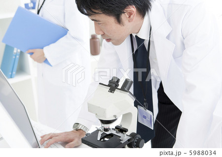 40代男性研究員 5988034