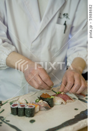 寿司職人の手元 5988682