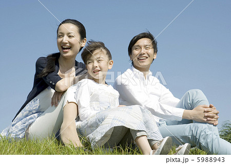 家族3人の笑顔 5988943