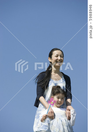 青空と母と子 5988946