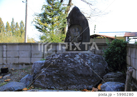 三郷　双体道祖神握手像－安曇野にて 5990280