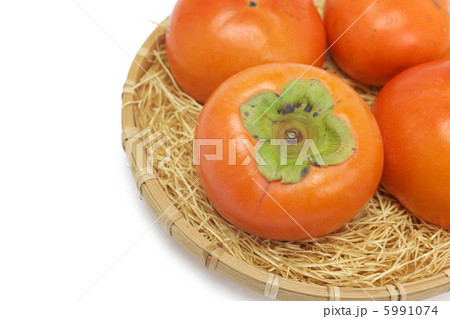 ザルの中の柿 5991074