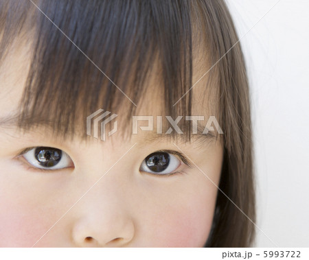 日本人の女の子の目のアップ 5993722