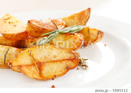 roasted potatoes 5995512