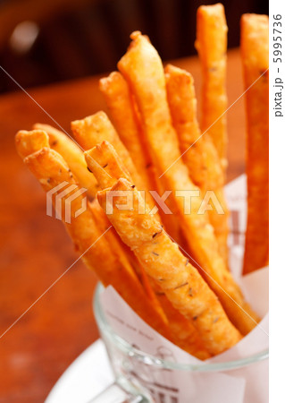 crunchy breadsticks 5995736