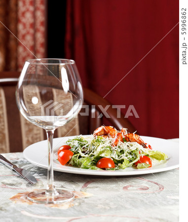 Fresh salad with shrimps 5996862