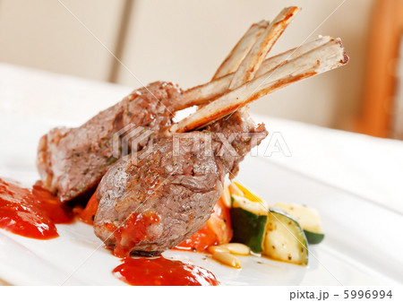 Grilled meat ribs 5996994