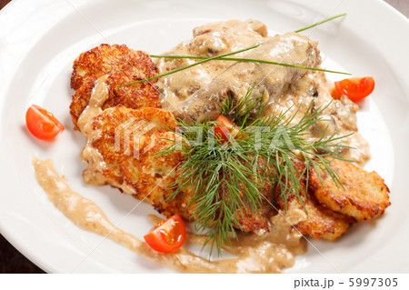 potato pancakes with meat 5997305