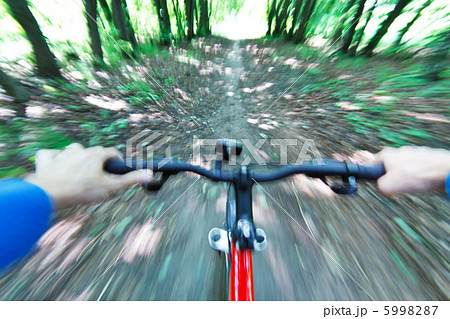 bicycle on a road 5998287
