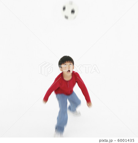 サッカーボールと男の子 6001435