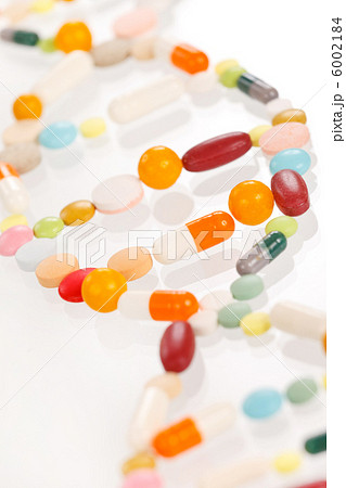 pills isolated on white background 6002184
