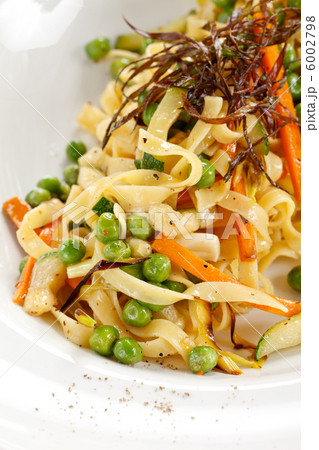 Pasta with vegetables 6002798