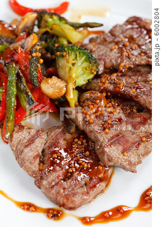 meat with vegetables 6002804