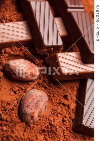 chocolate with cocoa beans 6002875
