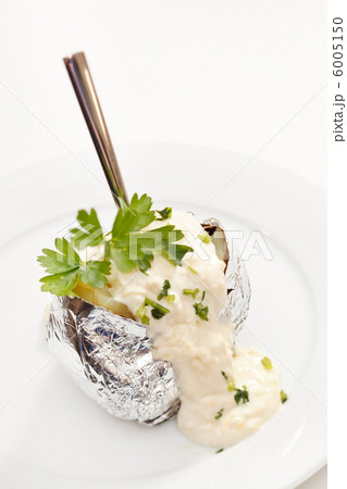 Baked potato with sour cream sauce 6005150