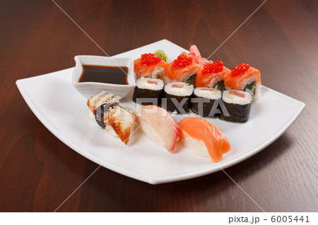 sushi on the plate 6005441