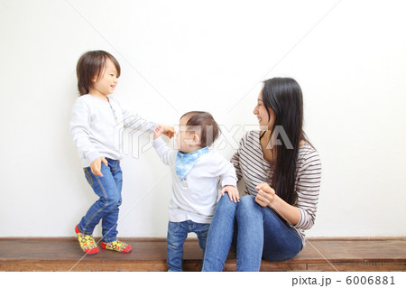 お母さんと子どもたち 6006881