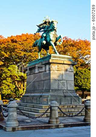 楠公(楠木正成)の騎馬像（皇居外苑／東京都千代田区）の写真素材 [6007269] - PIXTA