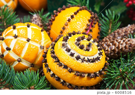 Christmas decoration with oranges 6008516