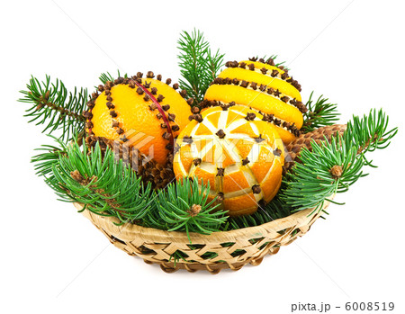 Christmas decoration with oranges in the basket and fir tree 6008519