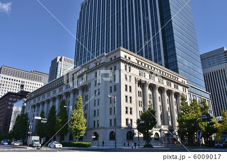 丸の内オフィス街の明治生命館 6009017