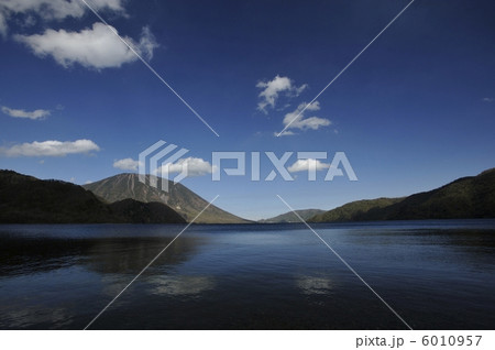 男体山と中禅寺湖 男体山と中禅寺湖 6010957