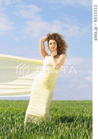 Young cute woman 6013312