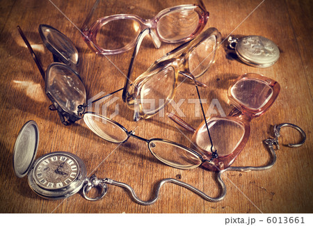many Glasses and watch many Glasses and watch 6013661