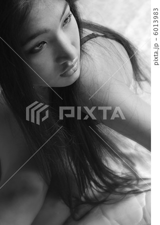 Black and white sensuality 6013983