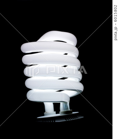 spiral fluorescent lamp isolated on blackの写真素材 [6015802] - PIXTA