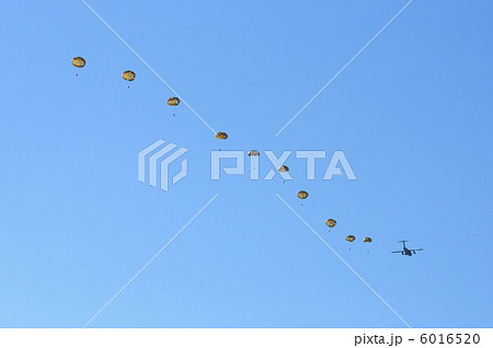 パラシュート降下 パラシュート降下 6016520