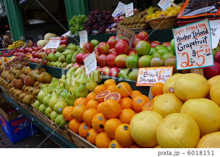 マーケットの果物 6018151