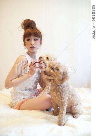 若い女性　ライフスタイル 6018385