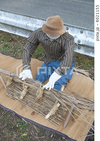 かかし　炭俵作り（縦） 6021155